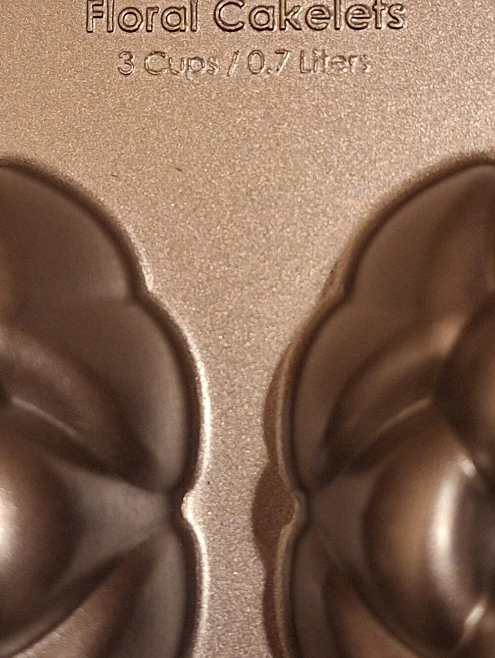 Pioneer Woman Silver/Gold Floral 6-Cavity Cakelet Pan